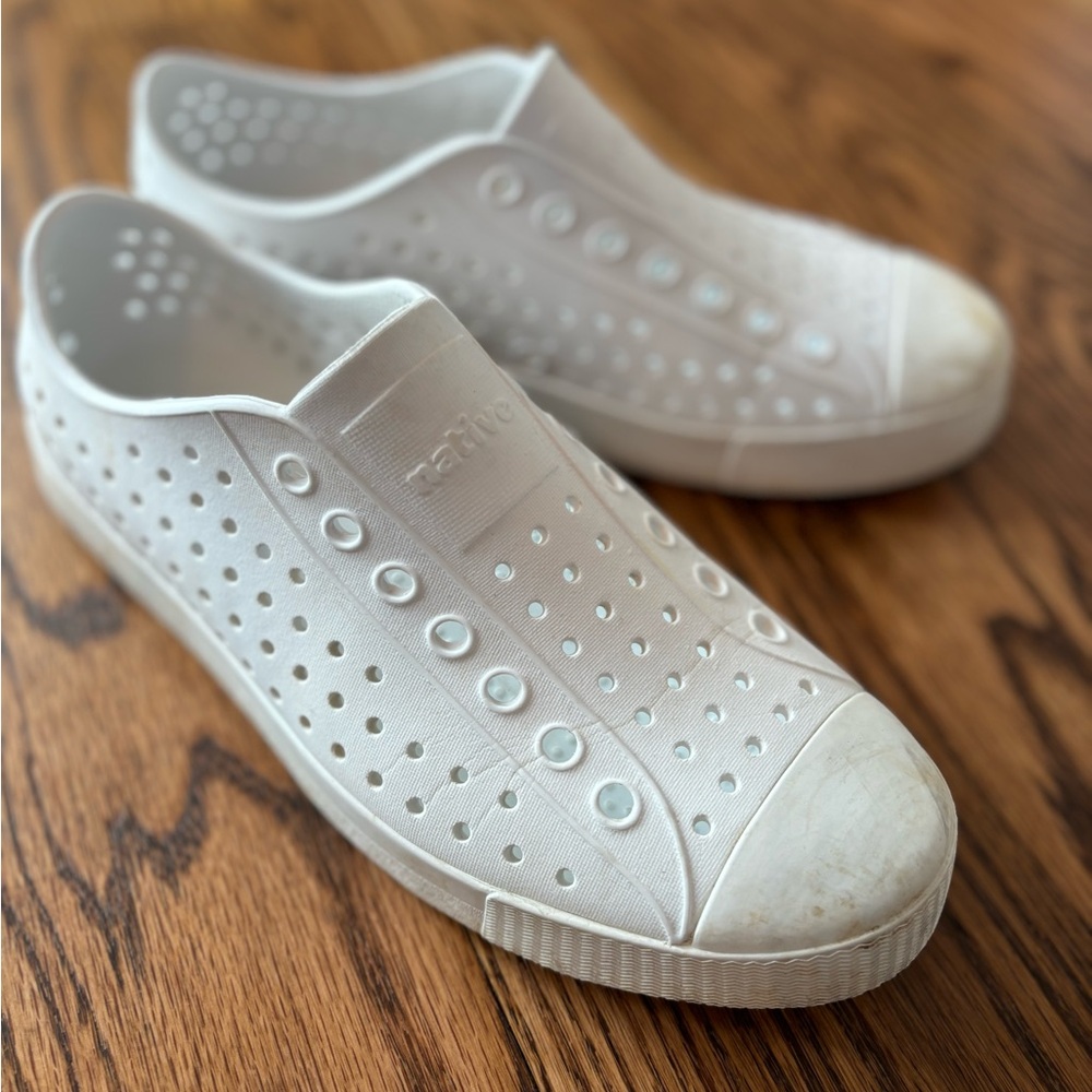 White Natives. Women’s size 9